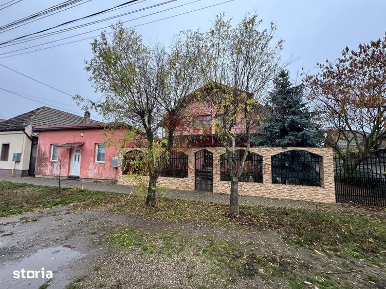 Casă cu 7 camere cu Teren 1765 Mp în Orțișoara