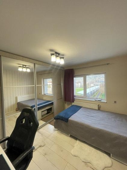 Apartament cu 3 camere decomandat, mobilat în Săsar