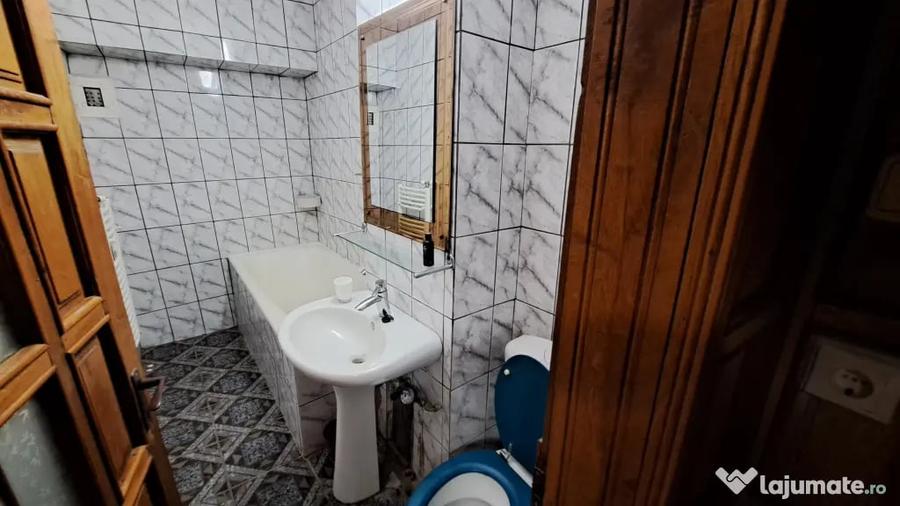 Apartament cu 3 camere decomandat în Exterior Vest