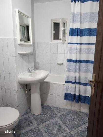 Apartament cu 2 camere semidecomandat în Craiovița Nouă