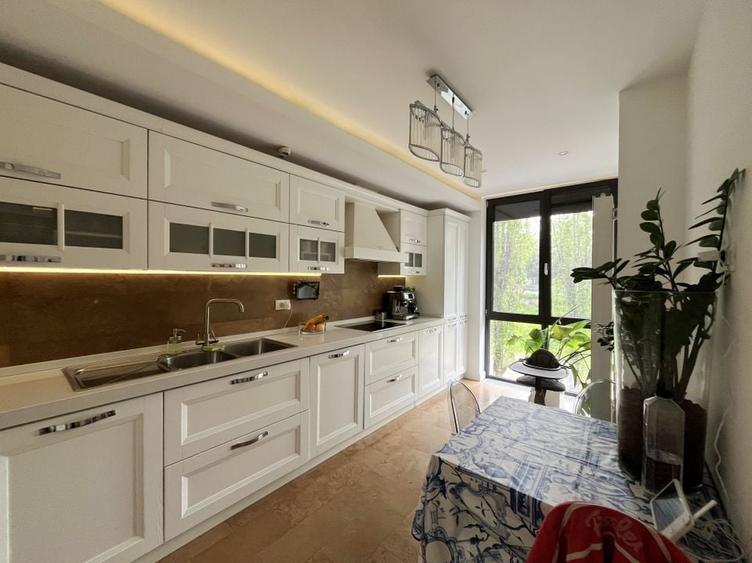 Apartament cu 3 camere decomandat în Floreasca