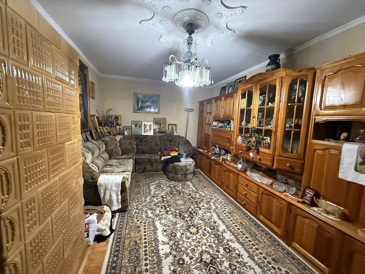 Casă individuală cu 4 camere cu Teren 832 Mp în Central