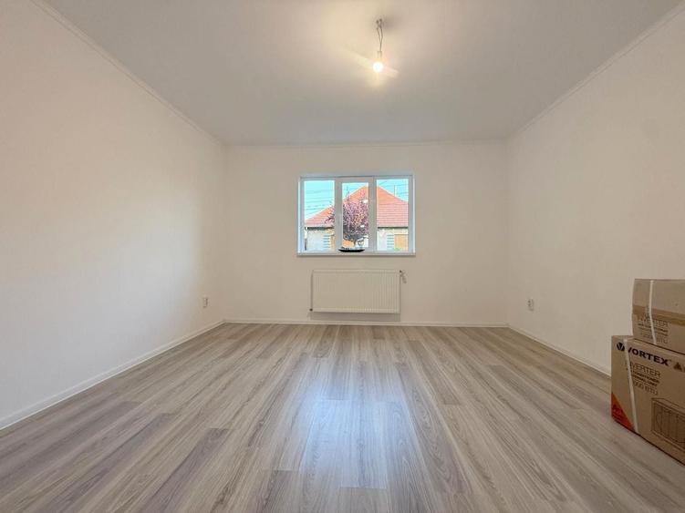 Duplex cu 4 camere cu Canalizare în Plopi