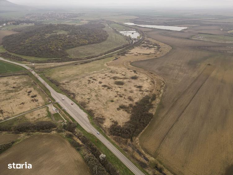 Teren de 8600 mp, în Ineu
