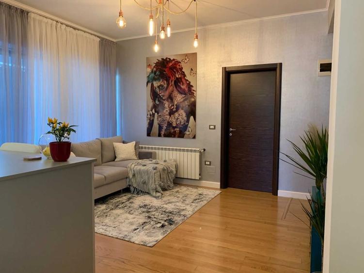 Apartament cu 3 camere semidecomandat în Central