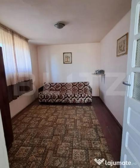Casă cu 3 camere cu Teren 1700 Mp în Central
