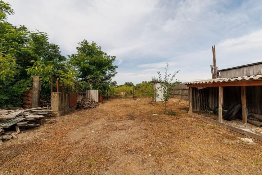 Casă cu 1 camere cu Teren 2140 Mp în Lunca