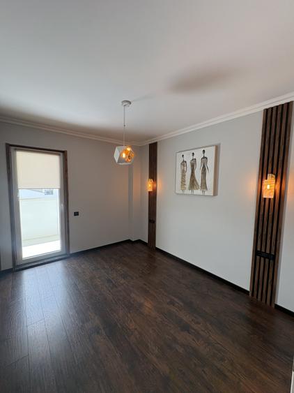 Apartament cu 3 camere semidecomandat, mobilat în Florești
