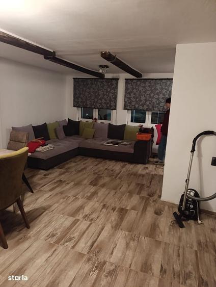 Casă cu 4 camere în Colibița