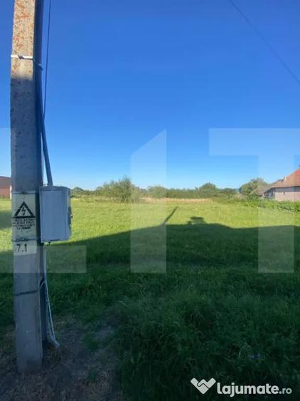 Teren de 866 mp, în Boroșneu Mare
