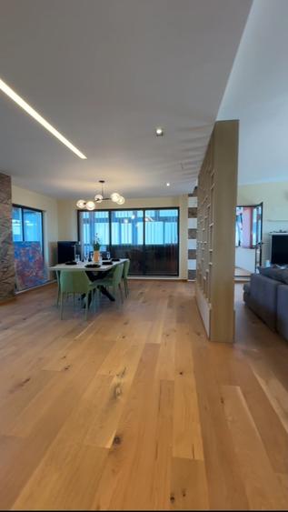 Apartament cu 5 camere decomandat în Central