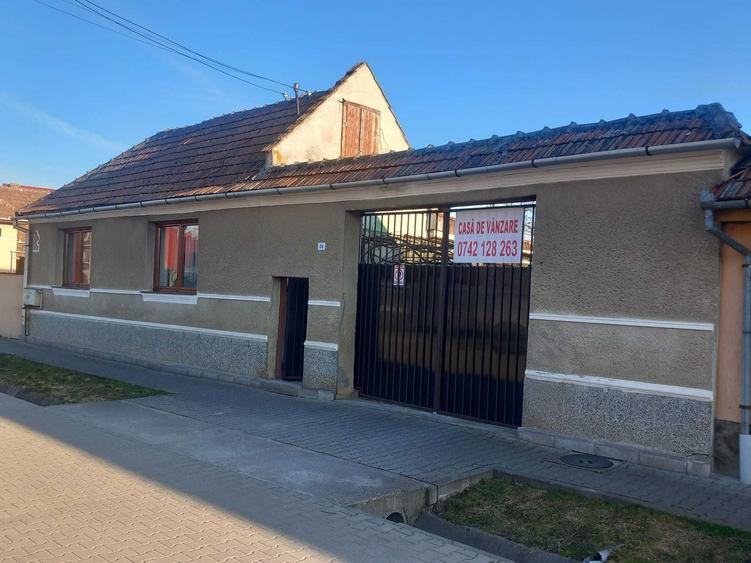 Casă cu 4 camere în Central
