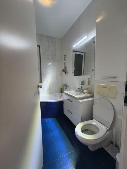 Apartament cu 3 camere semidecomandat în Giroc
