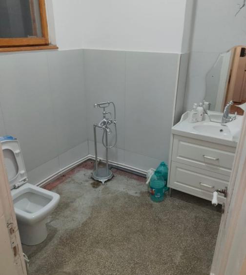 Casă individuală cu 8 camere cu Teren 260 Mp în Ultracentral