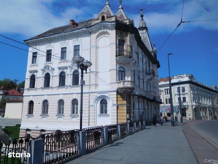 Apartament cu 4 camere în Central