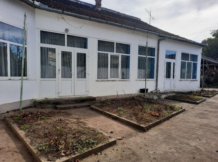 Casă cu 4 camere în Chesinț