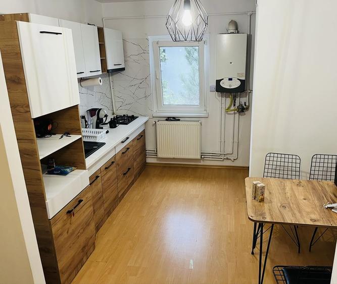 Apartament cu 2 camere semidecomandat, mobilat în Aradului