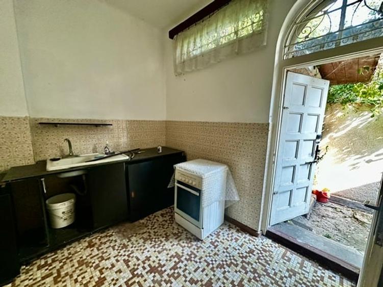 Casă individuală cu 4 camere cu Canalizare în Floreasca