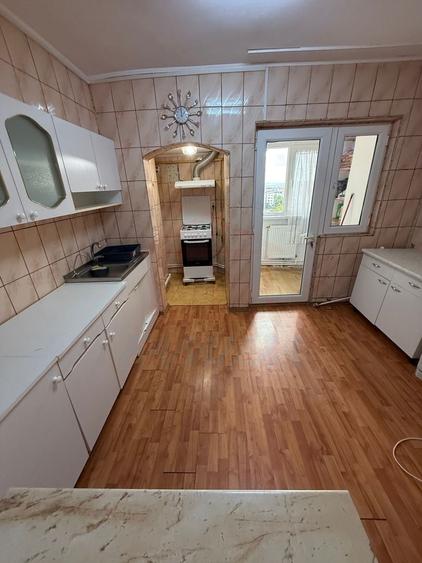 Apartament cu 4 camere decomandat, mobilat în Micro 20