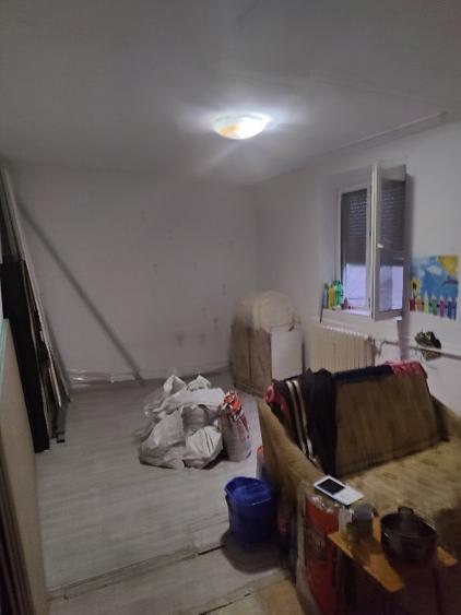 Garsonieră decomandată în Palas
