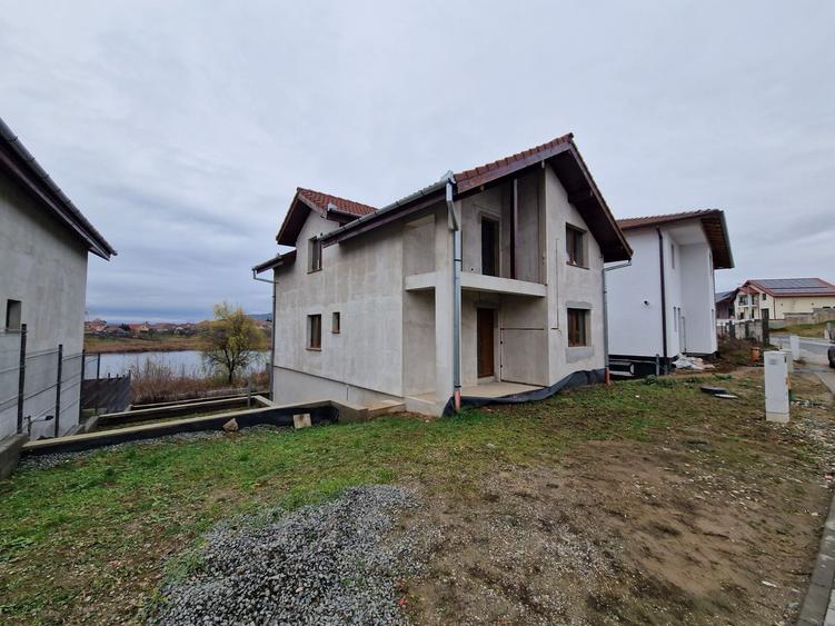 Casă cu 4 camere în Vest