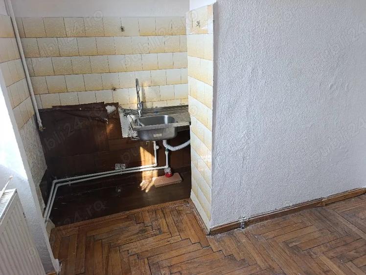 Garsonieră decomandată în Central