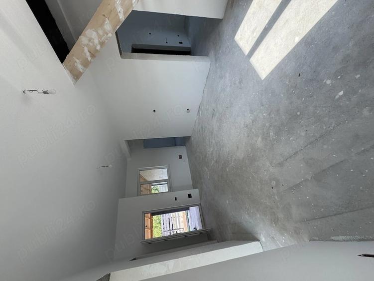 Casă cu 5 camere cu Teren 600 Mp în Poiana lui Stângă