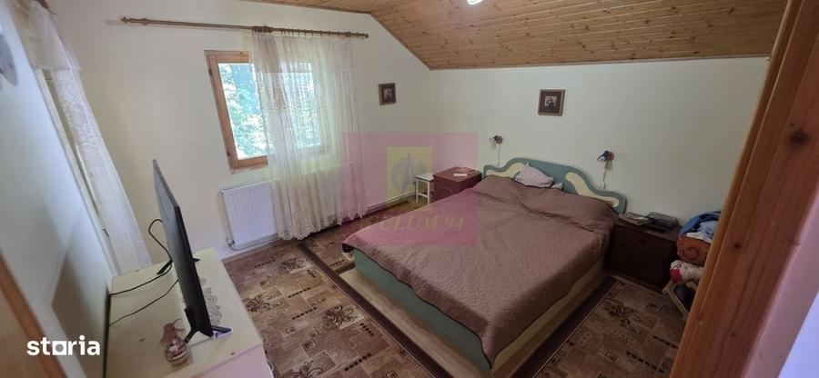 Casă cu 4 camere în Central