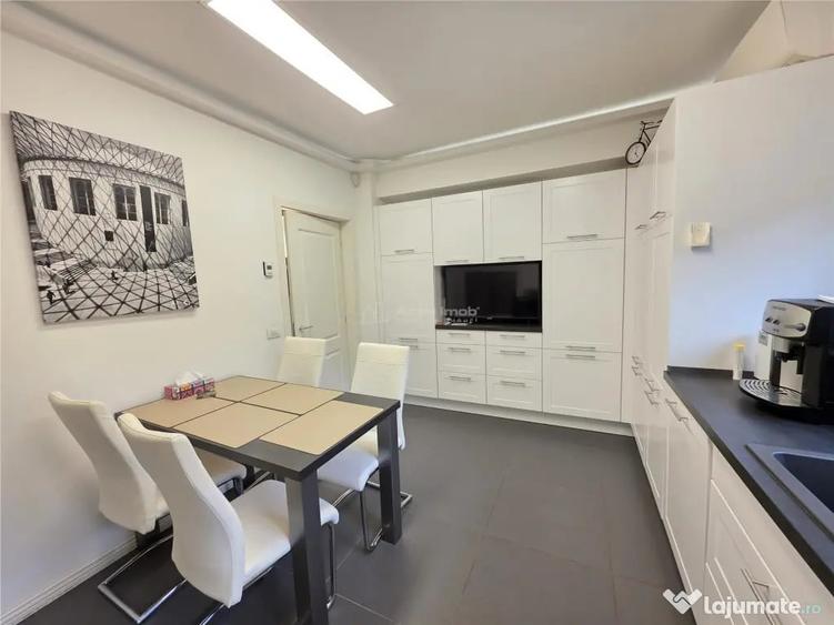 Casă cu 10 camere cu Teren 620 Mp în Mogoșoaia
