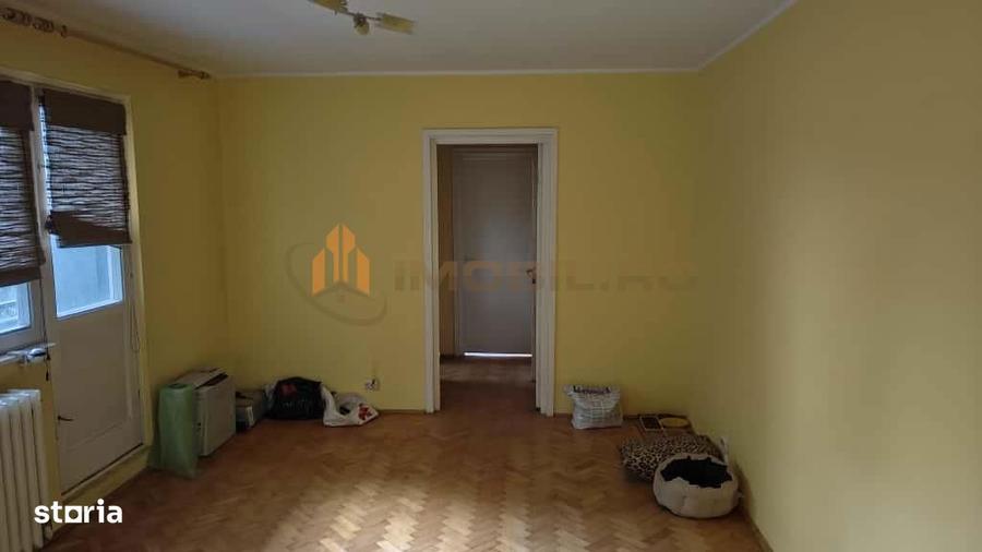 Apartament cu 3 camere semidecomandat în Tătărași