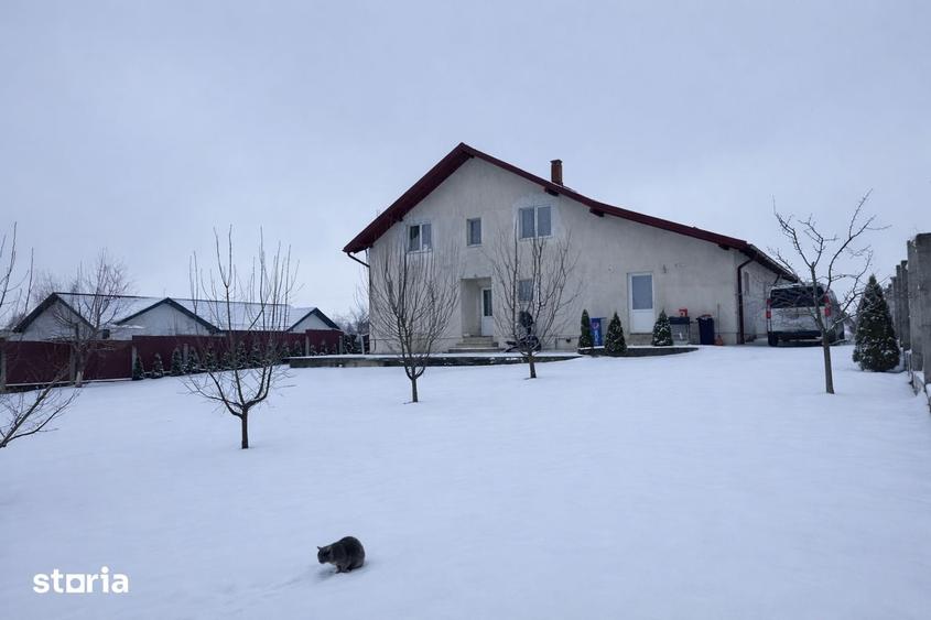 Casă cu 5 camere cu Teren 2172 Mp în Central