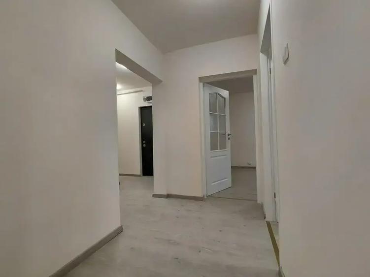 Apartament cu 3 camere decomandat în Ferentari