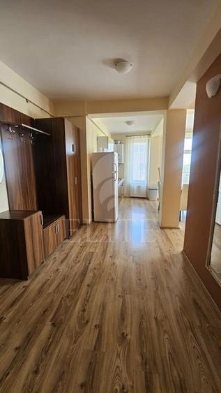 Apartament cu 4 camere semidecomandat, mobilat în Zorilor
