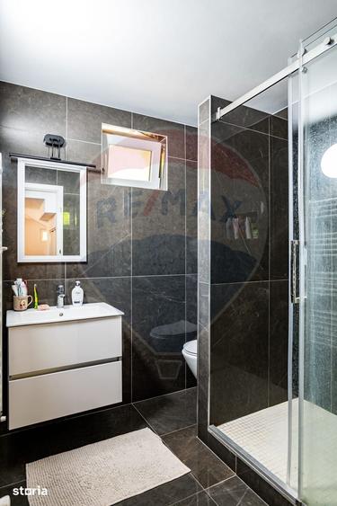 Casă cu 4 camere cu Teren 500 Mp în Central