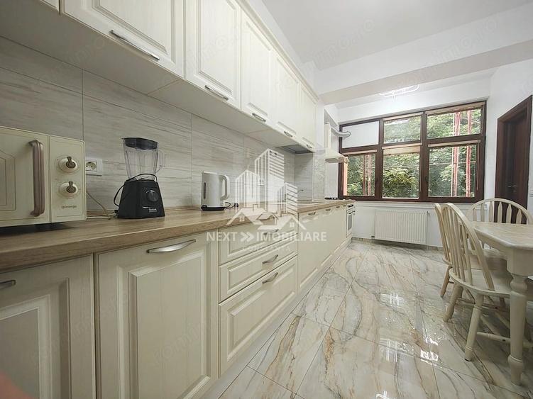 Apartament cu 4 camere decomandat în Central