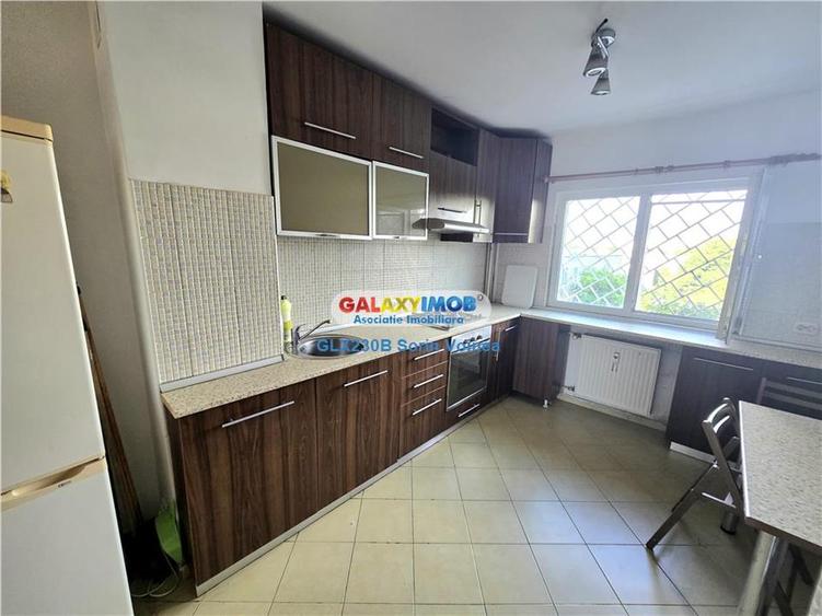 Apartament cu 4 camere decomandat, mobilat în Păcii