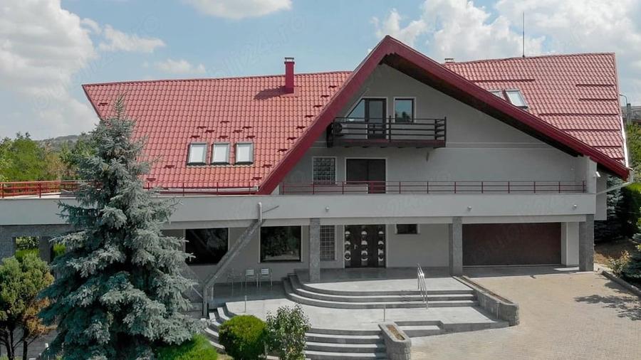Casă cu 3 camere cu Teren 2600 Mp în Bucium