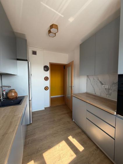 Apartament cu 3 camere decomandat, mobilat în Doamna Ghica