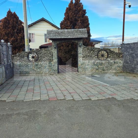 Casă individuală cu 7 camere cu Canalizare în Exterior Vest
