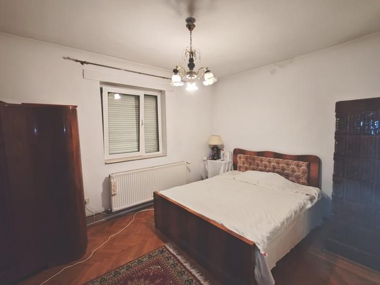 Casă individuală cu 6 camere cu Canalizare în Centrul Istoric