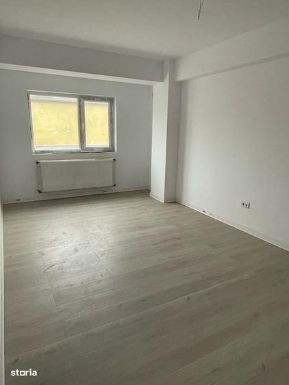 Apartament cu 4 camere decomandat în George Enescu