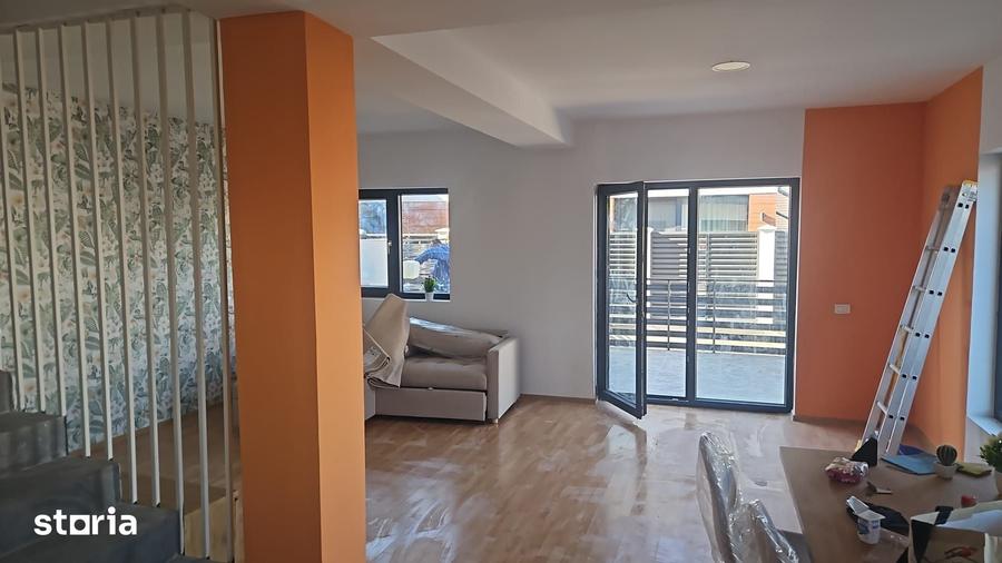 Casă cu 5 camere cu Teren 226 Mp în Odăi