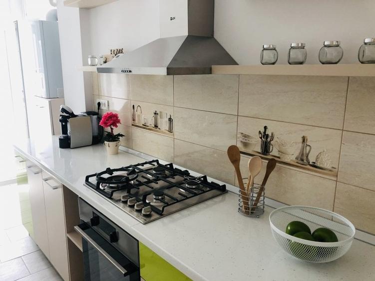 Apartament cu 3 camere decomandat, mobilat în Capitol