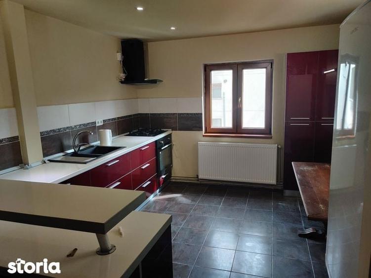 Apartament cu 3 camere decomandat în Micro 2