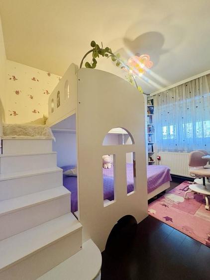 Apartament cu 4 camere decomandat în Răcădău