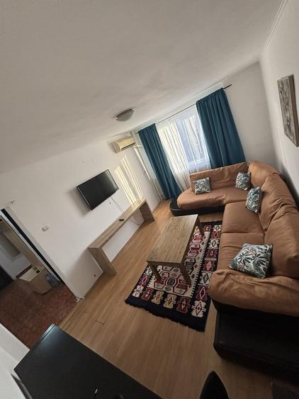Apartament cu 3 camere semidecomandat în Apărătorii Patriei