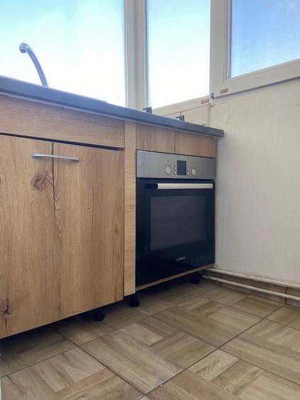 Apartament cu 3 camere semidecomandat în Circumvalațiunii