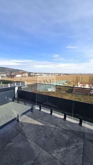 Casă individuală cu 3 camere cu Canalizare în Sânpetru