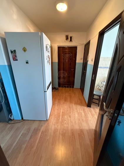 Apartament cu 3 camere decomandat, mobilat în Drumul Taberei