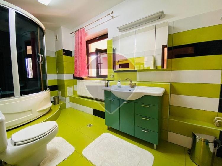 Casă individuală cu 14 camere cu Piscina în Nord